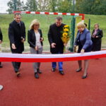 Otwarcie miniboiska na Barwinku. Przecięcie wstęgi / Mateusz Kaczmarczyk / Radio Kielce