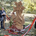 Odsłonięcie chaczkara i wystawa prac uczniów z udziałem ambasadora Armenii w kieleckim Plastyku / Mateusz Kaczmarczyk / Radio Kielce