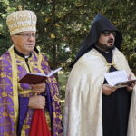 Odsłonięcie chaczkara i wystawa prac uczniów z udziałem ambasadora Armenii w kieleckim Plastyku / Mateusz Kaczmarczyk / Radio Kielce