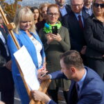 Konferencja PSL z udziałem przewodniczącego Władysława Kosiniaka- Kamysza i kandydatów w wyborach samorządowych. List otwarty podpisuje Władysław Kosiniak - Kamysz - prezes PSL / Michał Kita / Radio Kielce