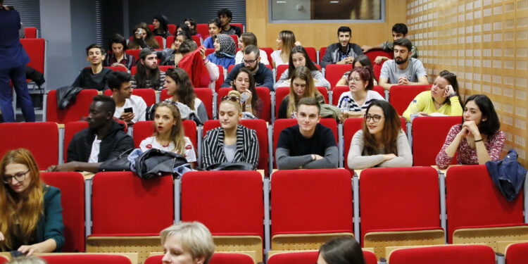 Zagraniczni studenci rozpoczęli studia na Uniwersytecie Jana Kochanowskiego w Kielcach / Marzena Mąkosa / Radio Kielce