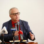 Konferencja prezydenta Kielc Wojciecha Lubawskiego. Na zdjęciu: Mieczysław Pastuszko - dyrektor Wydziału Projektów Strukturalnych Urzędu Miasta / Marzena Mąkosa / Radio Kielce