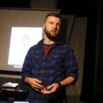 Podsumowanie i prezentacja efektów projektu artystyczno - edukacyjnego „OJCZYZNY”.  Na zdjęciu: Przemek Żmiejko - reżyser / Marzena Mąkosa / Radio Kielce