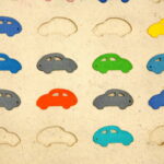 Obiekty z wystawy "Lekcja dizajnu" prezentującej polskie projekty tworzone z myślą o dzieciach. Mata z filcu, cars dywan - 300zł / Marzena Mąkosa / Radio Kielce