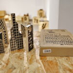 Obiekty z wystawy "Lekcja dizajnu" prezentującej polskie projekty tworzone z myślą o dzieciach. City puzzle - 48,10zł / Marzena Mąkosa / Radio Kielce