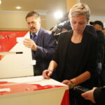 Otwarcie urn z głosami oddanymi przez mieszkańców Kielc na zadania zgłoszone do Budżetu Obywatelskiego / Marzena Mąkosa / Radio Kielce