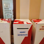 Otwarcie urn z głosami oddanymi przez mieszkańców Kielc na zadania zgłoszone do Budżetu Obywatelskiego / Marzena Mąkosa / Radio Kielce