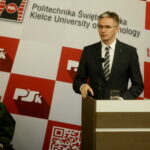 Inauguracja roku akademickiego na Politechnice Świętokrzyskiej. Przemawia Adam Jarubas - marszałek województwa świętokrzyskiego / Marzena Mąkosa / Radio Kielce