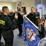 Ślubowanie nowo przyjętych funkcjonariuszy policji / Marzena Mąkosa / Radio Kielce