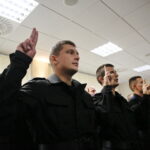 Ślubowanie nowo przyjętych funkcjonariuszy policji / Marzena Mąkosa / Radio Kielce