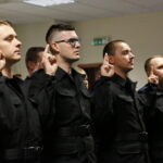 Ślubowanie nowo przyjętych funkcjonariuszy policji / Marzena Mąkosa / Radio Kielce