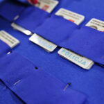 Ślubowanie nowo przyjętych funkcjonariuszy policji. Legitymacje policyjne / Marzena Mąkosa / Radio Kielce