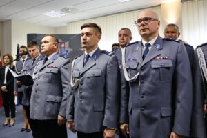 Ślubowanie nowo przyjętych funkcjonariuszy policji / Marzena Mąkosa / Radio Kielce