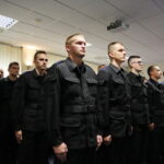 Ślubowanie nowo przyjętych funkcjonariuszy policji / Marzena Mąkosa / Radio Kielce