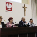 Konferencja prasowa zastępcy prezydenta Kielc Andrzeja Syguta poświęcona organizacji wyborów w mieście. Na zdjęciu (od lewej): Jadwiga Rzepińska - inspektor w Wydziale Spraw Obywatelskich i Działalności Gospodarczej w Urzędzie Miasta Kielce, Barbara Obara - zastępca dyrektora Wydziału Spraw Obywatelskich i Działalności Gospodarczej w Urzędzie Miasta Kielce, Andrzej Sygut - wiceprezydent Kielc i Anna Dusza-Ciechanowska - główny specjalista Referatu Ochrony Zdrowia i Profilaktyki Wydziału Edukacji, Kultury i Sportu Urzędu Miasta w Kielcach / Marzena Mąkosa / Radio Kielce