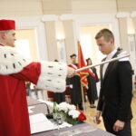 Inauguracja roku akademickiego na Uniwersytecie Jana Kochanowskiego w Kielcach. Pasowanie na studenta UJK / Marzena Mąkosa / Radio Kielce