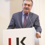 Inauguracja roku akademickiego na Uniwersytecie Jana Kochanowskiego w Kielcach. Na zdjęciu: Wojciech Lubawski - prezydent Kielc  / Marzena Mąkosa / Radio Kielce