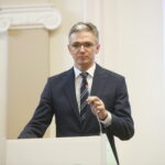 Inauguracja roku akademickiego na Uniwersytecie Jana Kochanowskiego w Kielcach. Na zdjęciu: Adam Jarubas - marszałek województwa świętokrzyskiego  / Marzena Mąkosa / Radio Kielce