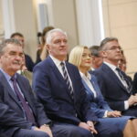 Inauguracja roku akademickiego na Uniwersytecie Jana Kochanowskiego w Kielcach. Na zdjęciu (od lewej): Wojciech Lubawski - prezydent Kielc, wicepremier Jarosław Gowin, Renata Janik - doradca ministra Jarosława Gowina, Adam Jarubas - marszałek województwa świętokrzyskiego i Agata Wojtyszek - wojewoda świętokrzyski  / Marzena Mąkosa / Radio Kielce