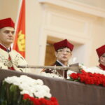 Inauguracja roku akademickiego na Uniwersytecie Jana Kochanowskiego w Kielcach. Na zdjęciu po lewej: prof. dr hab. Jacek Semaniak - rektor Uniwersytetu Jana Kochanowskiego / Marzena Mąkosa / Radio Kielce