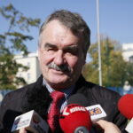 Otwarcie kompleksu boisk sportowych oraz siłowni zewnętrznej przy VII LO im. J.Piłsudskiego. Wojciech Lubawski - prezydent Kielc / Marzena Mąkosa / Radio Kielce