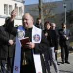 Otwarcie kompleksu boisk sportowych oraz siłowni zewnętrznej przy VII LO im. J.Piłsudskiego. Poświęcenie obiektów sportowych / Marzena Mąkosa / Radio Kielce