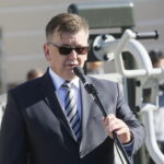 Otwarcie kompleksu boisk sportowych oraz siłowni zewnętrznej przy VII LO im. J.Piłsudskiego. Na zdjęciu: Tomasz Pleban - wicekurator oświaty / Marzena Mąkosa / Radio Kielce