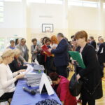 Podpisanie umów na szerokopasmowy internet dla szkół w Liceum Ogólnokształcącym im. J. Piłsudskiego w Kielcach / Marzena Mąkosa / Radio Kielce