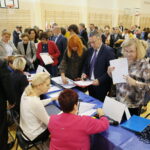 Podpisanie umów na szerokopasmowy internet dla szkół w Liceum Ogólnokształcącym im. J. Piłsudskiego w Kielcach / Marzena Mąkosa / Radio Kielce