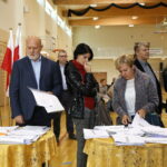 Podpisanie umów na szerokopasmowy internet dla szkół w Liceum Ogólnokształcącym im. J. Piłsudskiego w Kielcach / Marzena Mąkosa / Radio Kielce