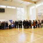 Podpisanie umów na szerokopasmowy internet dla szkół w Liceum Ogólnokształcącym im. J. Piłsudskiego w Kielcach / Marzena Mąkosa / Radio Kielce