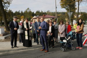 Otwarcie wyremontowanej drogi w Zajączkowie w gminie Piekoszów / Marzena Mąkosa / Radio Kielce