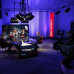 „Debaty o Kielcach”: Marcin Chłodnicki i  Artur Gierada. Na zdjęciu (od lewej): Marcin Chłodnicki - kandydat na prezydenta Kielc, Beata Oleś - TVP 3 Kielce, Radosław Podsiadły - Polskie Radio Kielce i Artur Gierada - poseł PO i kandydat na prezydenta Kielc / Marzena Mąkosa / Radio Kielce