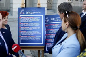 Konferencja PiS na kieleckim Rynku / Marzena Mąkosa / Radio Kielce
