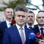 Konferencja PiS na kieleckim Rynku. Na zdjęciu: Krzysztof Słoń  - senator RP / Marzena Mąkosa / Radio Kielce