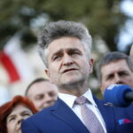 Konferencja PiS na kieleckim Rynku. Na zdjęciu: Krzysztof Słoń  - senator RP / Marzena Mąkosa / Radio Kielce