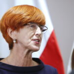 Konferencja w urzędzie wojewódzkim. Elżbieta Rafalska - minister rodziny, pracy i polityki społecznej wraz z wojewodą podsumowała ministerialne programy realizowane w województwie świętokrzyskim. Na zdjęciu minister Elżbieta Rafalska / Marzena Mąkosa / Radio Kielce