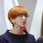 Konferencja w urzędzie wojewódzkim. Elżbieta Rafalska - minister rodziny, pracy i polityki społecznej wraz z wojewodą podsumowała ministerialne programy realizowane w województwie świętokrzyskim. Minister Elżbieta Rafalska  / Marzena Mąkosa / Radio Kielce