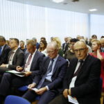 Konferencja w urzędzie wojewódzkim. Elżbieta Rafalska - minister rodziny, pracy i polityki społecznej wraz z wojewodą podsumowała ministerialne programy realizowane w województwie świętokrzyskim / Marzena Mąkosa / Radio Kielce