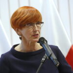 Konferencja w urzędzie wojewódzkim. Elżbieta Rafalska - minister rodziny, pracy i polityki społecznej wraz z wojewodą podsumowała ministerialne programy realizowane w województwie świętokrzyskim. Minister Elżbieta Rafalska  / Marzena Mąkosa / Radio Kielce