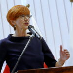 Konferencja w urzędzie wojewódzkim. Elżbieta Rafalska - minister rodziny, pracy i polityki społecznej wraz z wojewodą podsumowała ministerialne programy realizowane w województwie świętokrzyskim. Minister Elżbieta Rafalska  / Marzena Mąkosa / Radio Kielce