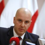 Konferencja prasowa Sławomira Gadomskiego, wiceministra zdrowia w urzędzie wojewódzkim. Podpisanie umów na wsparcie szpitalnych oddziałów ratunkowych i umów na stypendia dla pielęgniarek. Na zdjęciu: Sławomir Gadomski - wiceminister zdrowia / Marzena Mąkosa / Radio Kielce