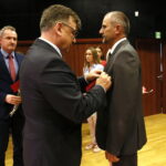 Odznaczenia dla zasłużonych nauczycieli z okazji Dnia Edukacji Narodowej w Zespole Państwowych Szkół Muzycznych w Kielcach / Marzena Mąkosa / Radio Kielce