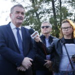 Wodowanie jachtu wyremontowanego przez seniorów. Na zdjęciu: Wojciech Lubawski - prezydent Kielc / Marzena Mąkosa / Radio Kielce