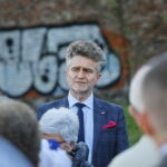 Wodowanie jachtu wyremontowanego przez seniorów. Na zdjęciu: Krzysztof Słoń - senator RP / Marzena Mąkosa / Radio Kielce