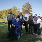 Wodowanie jachtu wyremontowanego przez seniorów / Marzena Mąkosa / Radio Kielce