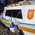 Wodowanie jachtu wyremontowanego przez seniorów / Marzena Mąkosa / Radio Kielce
