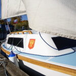 Wodowanie jachtu wyremontowanego przez seniorów / Marzena Mąkosa / Radio Kielce