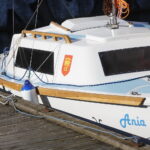 Wodowanie jachtu wyremontowanego przez seniorów / Radio Kielce