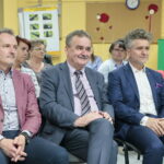 Spotkanie "Porozmawiajmy o najważniejszych sprawach dla Kielc". Prezentacja kandydatów na radnych PiS z okręgu nr 2 w Kielcach. Na zdjęciu (od lewej): Dariusz Kozak - radny PiS, Wojciech Lubawski - prezydent Kielc i Krzysztof Słoń - senator RP / Marzena Mąkosa / Radio Kielce